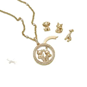 Collier médaillon plaqué or avec charmes d'animaux mignons interchangeables et zircons étincelants.