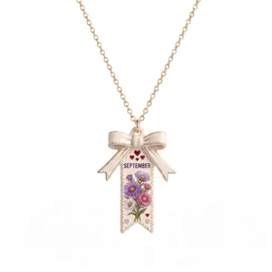 Vue détaillée du collier fleur de naissance de septembre avec élégant nœud et asters violets.