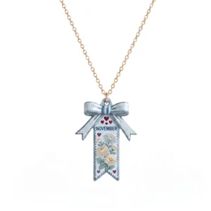 Gros plan détaillé du pendentif nœud ruban fleur de naissance de novembre en acier.