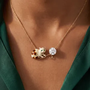 Collier chat zircon acier inoxydable, detail de bijou animal de mode elegant et