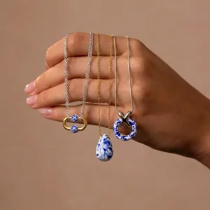 Collier à motif de porcelaine bleu et blanc transfrontalier avec design élégant or et argent.