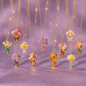 Collar con Colgante de Ramo de Flores del Mes de Nacimiento Joyería Floral de Esmalte Collar de Cobre Chapado en Oro Regalo Único