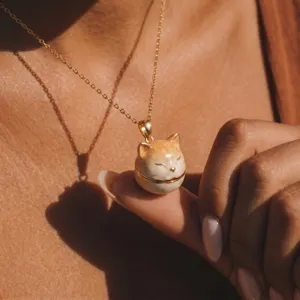 Gold plated chain cute cat locket pendant necklace aesthetic fashion jewelry for women.