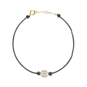 Collier cordon zircone cubique carré minimaliste en élégant acier inoxydable plaqué or 18k.
