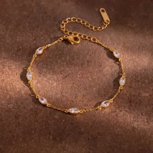 Rvs 18k vergulde armband met markies geslepen zirkonia stenen detailopname stijlvol sieraad.