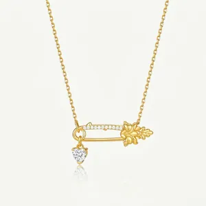 Superbe collier épingle de sécurité plaqué or avec pendentif zircon cœur chic.