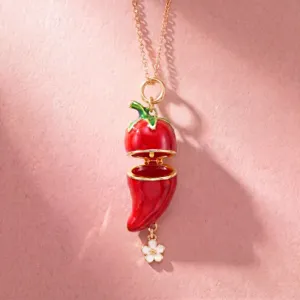 Vergoldete, zum Öffnen gegebene rote Chilischote Anhänger Halskette mit kleiner Blume.