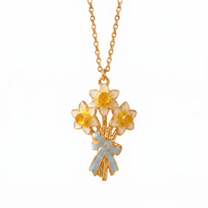 Collar chapado en oro con ramo de narcisos de flores de esmalte y lazo azul joyería.