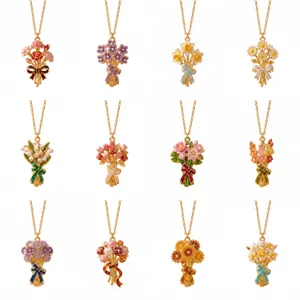 Encantador collar con colgante de ramo de flores esmaltadas, joyas doradas elegantes para mujer.