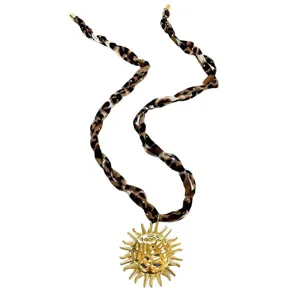 Leopardenmuster Samt Kette mit goldenem Sonnen-Anhänger, modischer Meeresschmuck für Damen.