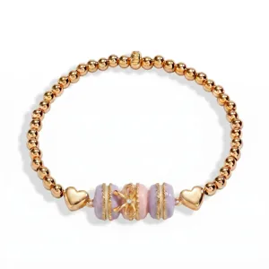 Bracelet élastique doré de mode exquis avec de charmants pendentifs macaron et cœur.
