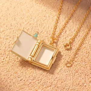 Prachtige sprookjesboek medaillon ketting met een schattig prinses fee design in goud kleur.