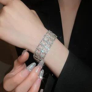 Glänzender Zirkon Geometrischer Schmetterling Armband Luxus Schick Breite Armreif Damen Schmuck