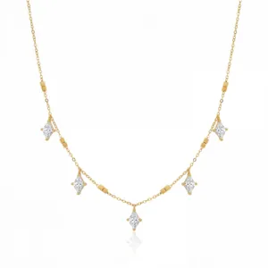 Elegante roestvrijstalen gouden halsketting met vierkante kralen en sprankelende hangers.