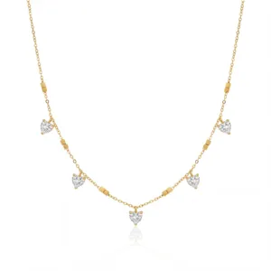 Elegante vergulde roestvrijstalen ketting met schitterende hartkristal hangers.