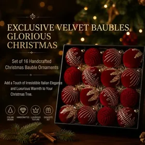 Set de 16 bolas de navidad de terciopelo rojo con detalles dorados para decorar el árbol festivo.