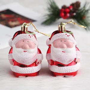 Bonitos adornos colgantes de plástico de Papá Noel para decoración de árbol de Navidad festiva.