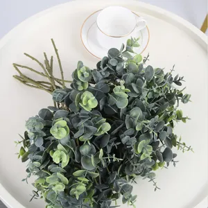 Pianta verde eucalipto artificiale rami bouquet foglie decorazione interni dettaglio