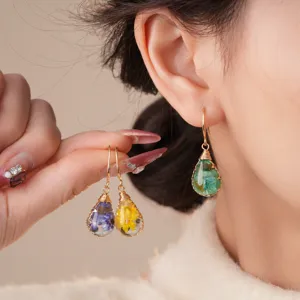 Bohemian Resin Flower Teardrop Earrings Vintage Handmade Dried Flower Dangle Earrings For Women Gold Plated Alloy Niche Fashion Jewelry