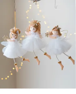Deliziosa bambola angelo di Natale con vestito in tulle bianco appesa per albero festivo