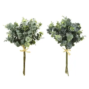 Rami di eucalipto artificiali, piante verdi finte per la decorazione domestica, composizioni floreali.