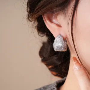 Orecchini a cerchio goccia con zirconi pavè da donna, gioielli di lusso eleganti per ogni occasione.