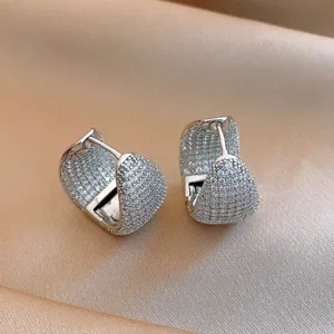 Orecchini a cerchio scintillanti in zirconia cubica per donna, gioielli di modo eleganti.