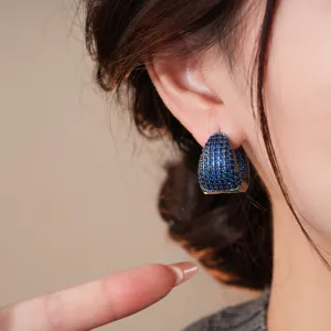 Orecchini a cerchio goccia zircone blu vista dettagliata cristallo scintillante gioielli moda donna