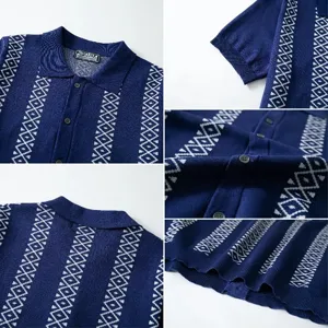 Detailansicht eines blau-weiß gestreiften Herren-Poloshirts aus Strickmaterial