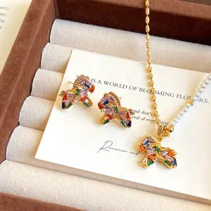 Collier Pendentif Cheval Élégant Français Chaînes de Perles Artificielles en Strass Multicolore Brillant Cadeau de Bijoux pour Femmes