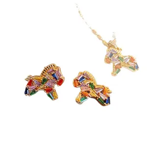 Collier pendentif poney perle zircone multicolore exquis français ensemble bijoux luxe
