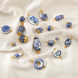 Ciondoli in ceramica blu e bianca in stile cinese per accessori di gioielleria fai da te.