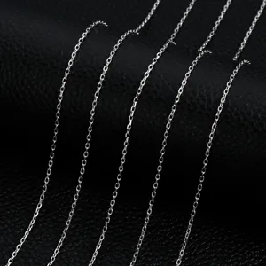 Chaine ovale facettee en acier inoxydable pour fabrication de bijoux bracelet collier detail.