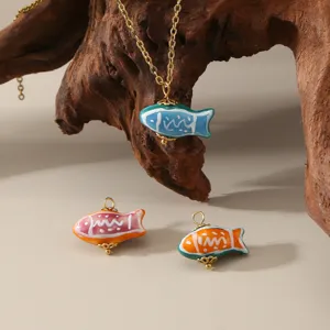 Colgante de pez koi pintado a mano en acero inoxidable para joyería DIY collares y pendientes