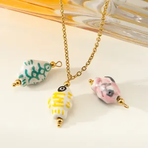 Collar de acero inoxidable con colgantes de peces de cerámica pintados a mano DIY.
