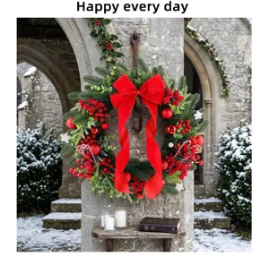 Couronne de Noel festive avec grand noeud rouge, aiguilles de pin et baies pour deco.