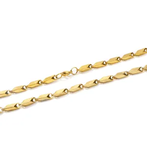 Gouden titanium staal schakelketting ketting voor heren, stijlvol detailontwerp weergave.
