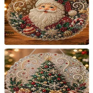 Vista detallada del colgante de pintura de diamante acrílico con hermosos diseños navideños.