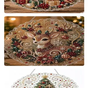 Primer plano detalle de pintura diamante acrílico brillante ciervo árbol navidad colgante.