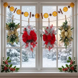 Ornamenti sospesi a goccia di Natale decorazione nordica festiva per esposizione su finestre.