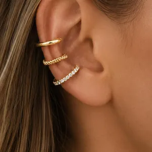 Ohrkamm Set in Gold mit glatten, gedrehten und strassbesetzten Design für Damen Mode.
