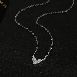 Charming copper cubic zirconia heart pendant necklace, elegant clavicle chain for women.