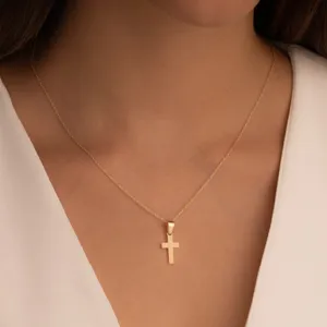 Minimalist gold cross pendant necklace for women, elegant simple clavicle chain jewelry.