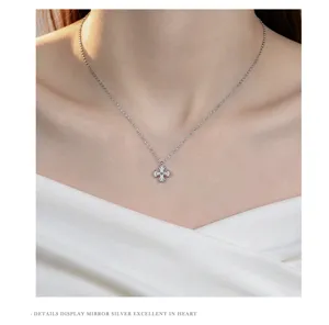 Exquisite S925 silver micro-set cross pendant necklace, elegant minimalist clavicle chain detail display.