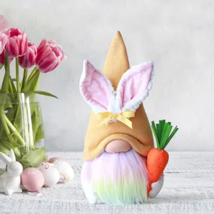 Osterhase Wichtel Plueschfigur mit rosa Ohren und Karotte, suesse Fruehlingsdeko Puppe