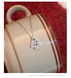 Detailansicht der funkelnden S925 Silber Weihnachtsbaum Zirkon Schlüsselbein Halskette.