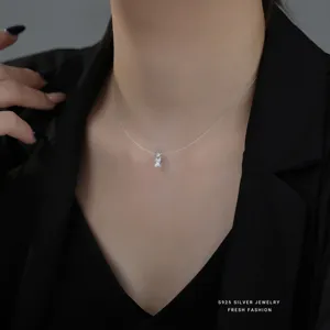 S925 sterling zilveren onzichtbare vislijn ketting met minimalistische kristallen hanger.