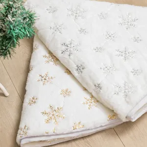 Gonna per albero di Natale in peluche bianco con decorazione di fiocchi paillettes