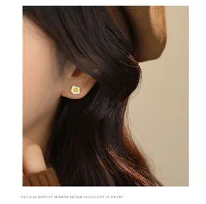 Süße Spiegelei Silber Ohrstecker für Damen, minimalistischer koreanischer Modeschmuck Stil.