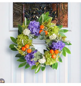 Guirnalda de flores artificiales de hortensia y naranja detalle, ideal para decoracion de puerta.